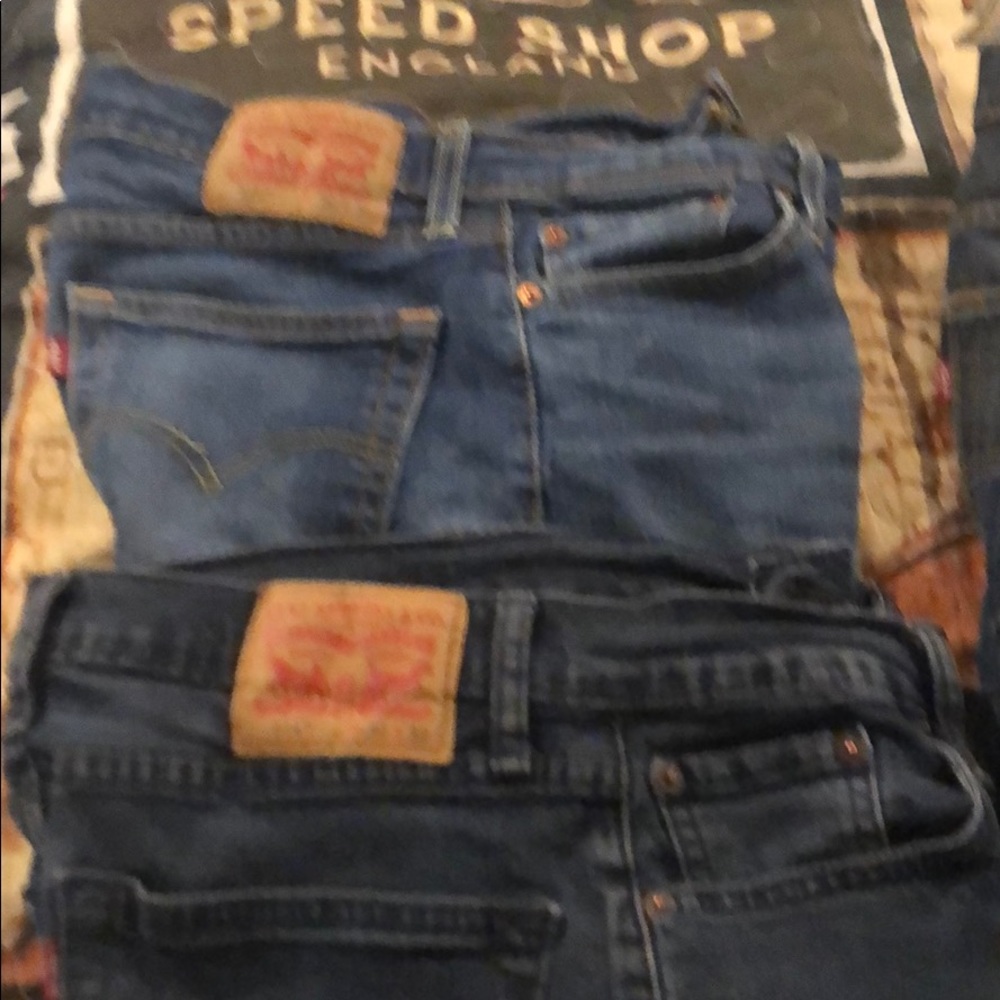 2pairs of Levi jeans
